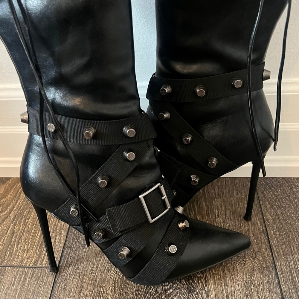 Steve Madden “Fink Black” boots